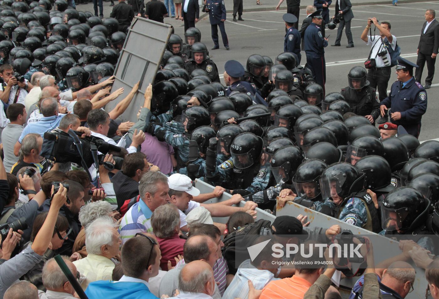 Ukrainian opposition movements stage rally on Independence Day