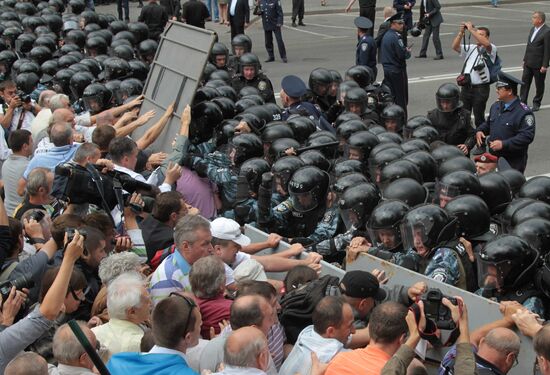 Ukrainian opposition movements stage rally on Independence Day