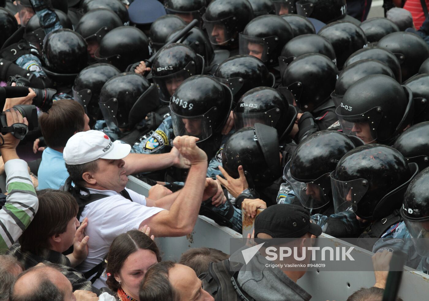 Ukrainian opposition movements stage rally on Independence Day