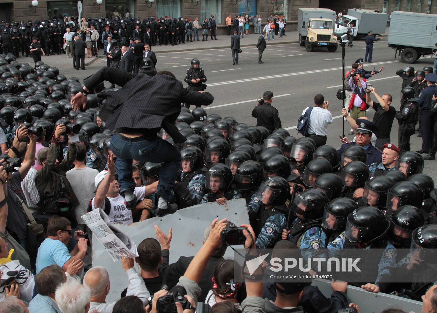 Ukrainian opposition movements stage rally on Independence Day