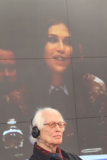 Videoconference marks International Portfolio Review opening