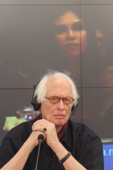 Videoconference marks International Portfolio Review opening