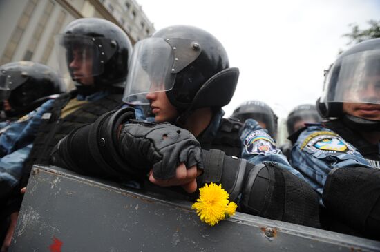 Opposition stages rally on Ukraine's Independence Day in Kiev