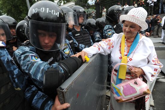 Opposition stages rally in Kiev on Ukraine's Independence Day