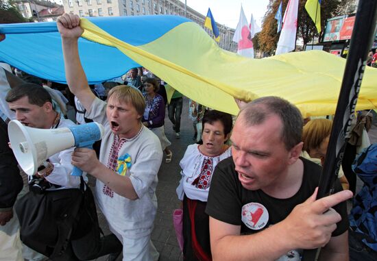 Opposition stages rally in Kiev on Ukraine's Independence Day
