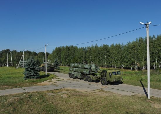 C-400 "Triumph" missiles protect air lines of Moscow