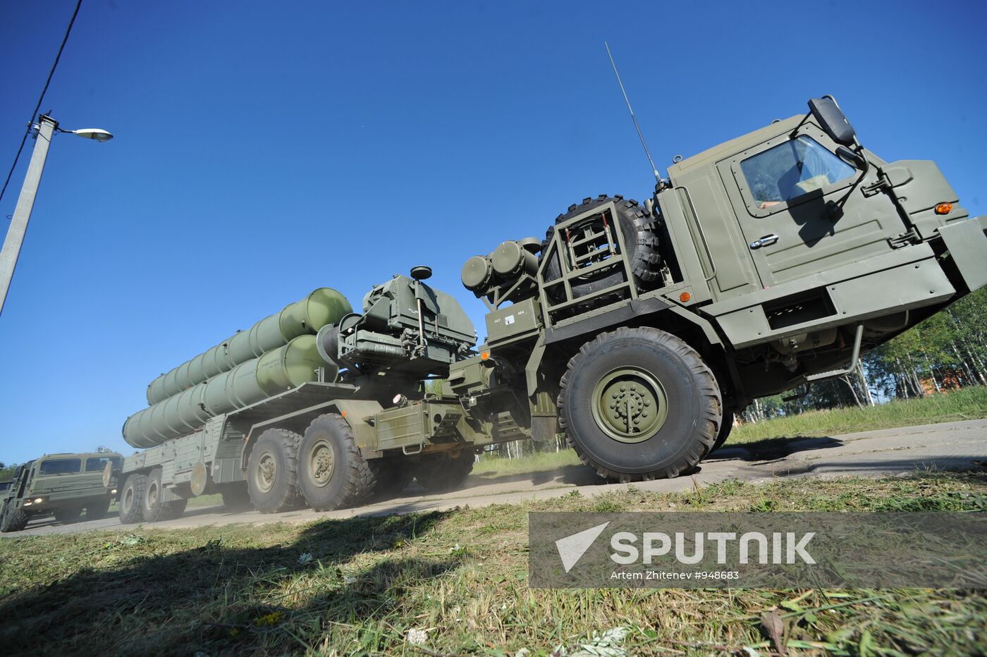 C-400 "Triumph" missiles protect air lines of Moscow