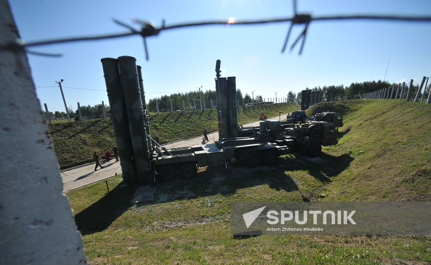 C-400 "Triumph" missiles protect air lines of Moscow