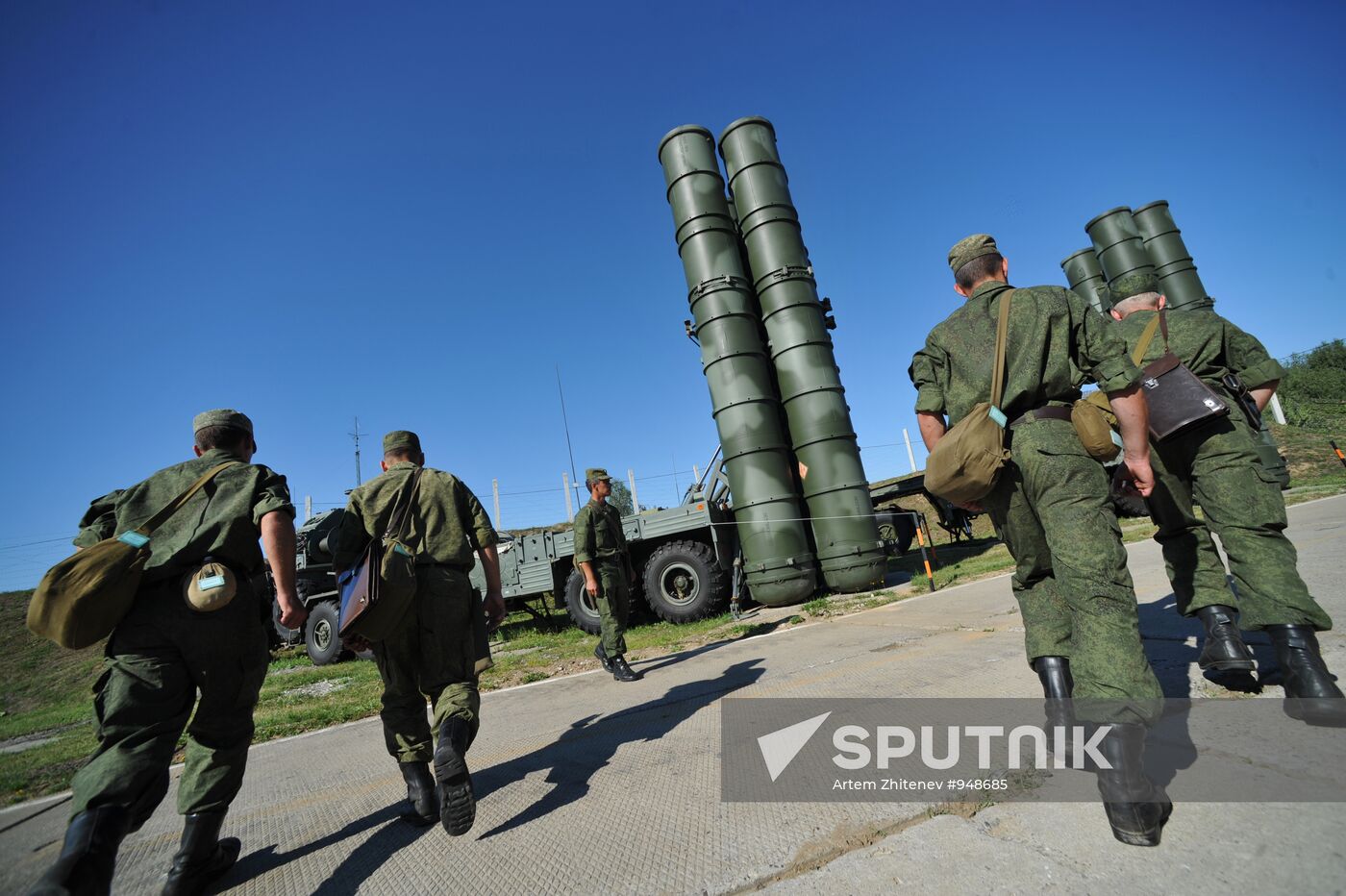 C-400 "Triumph" missiles protect air lines of Moscow