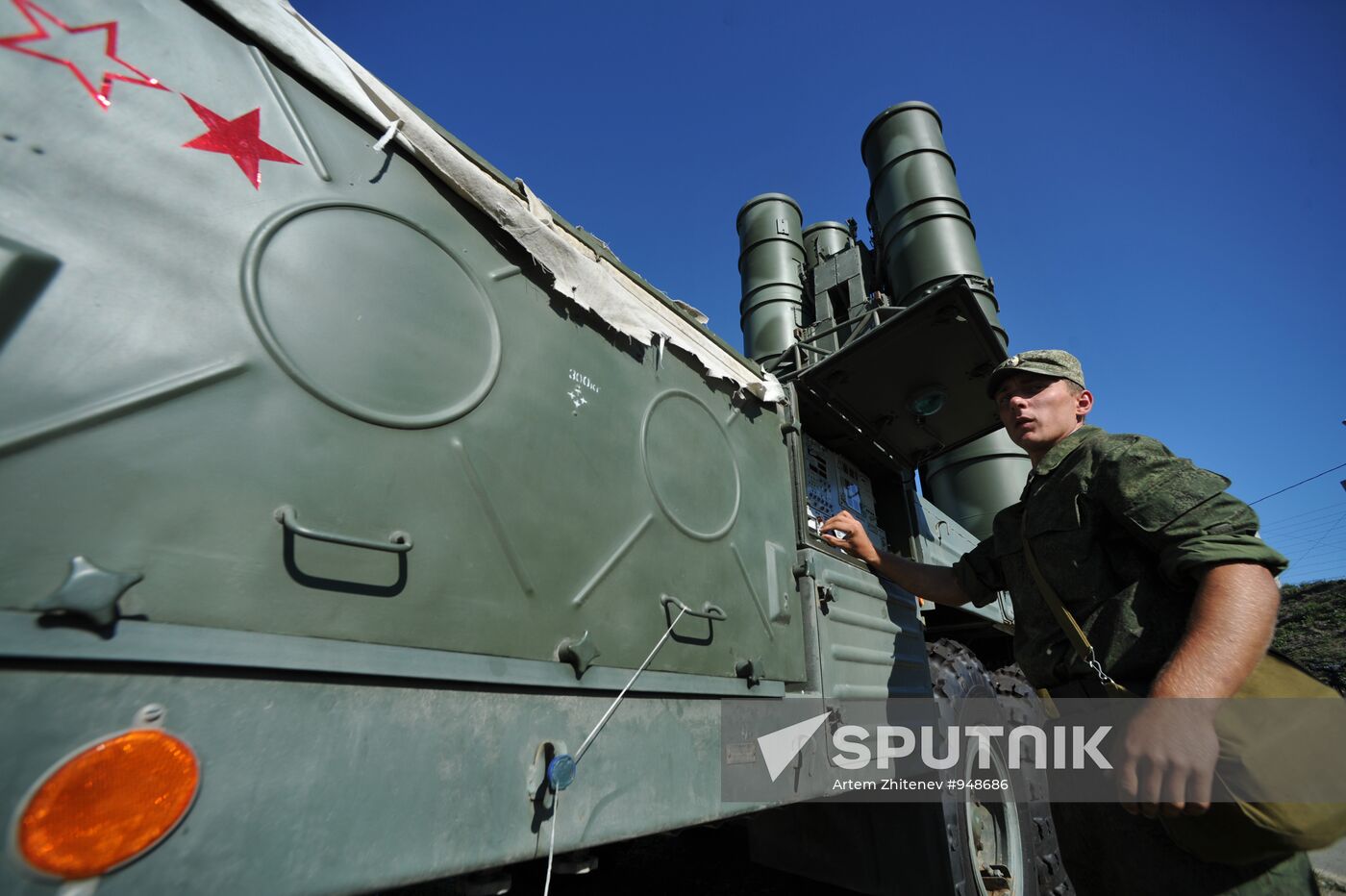 C-400 "Triumph" missiles protect air lines of Moscow