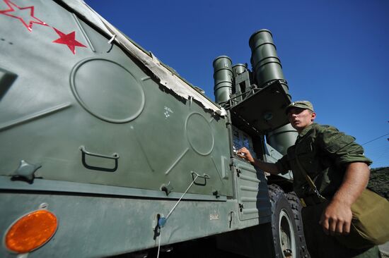 C-400 "Triumph" missiles protect air lines of Moscow