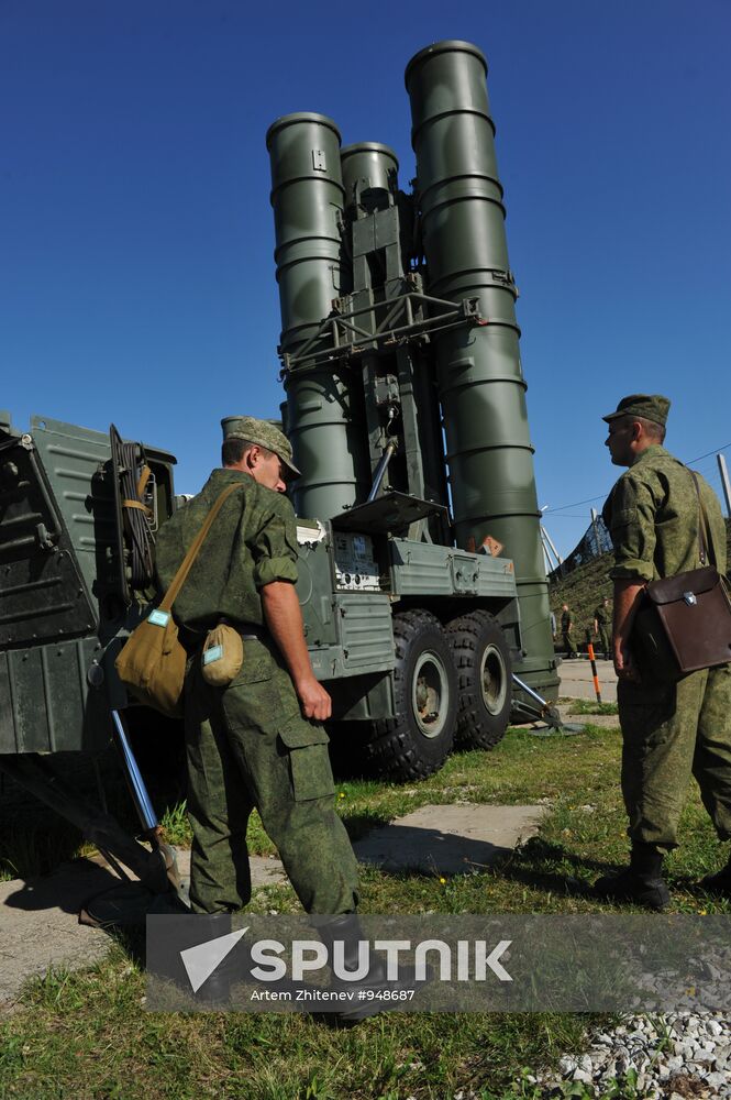 C-400 "Triumph" missiles protect air lines of Moscow
