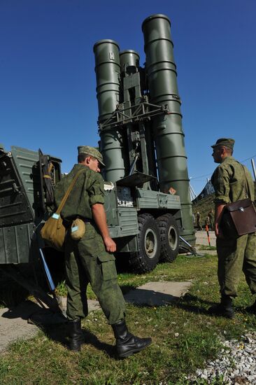 C-400 "Triumph" missiles protect air lines of Moscow