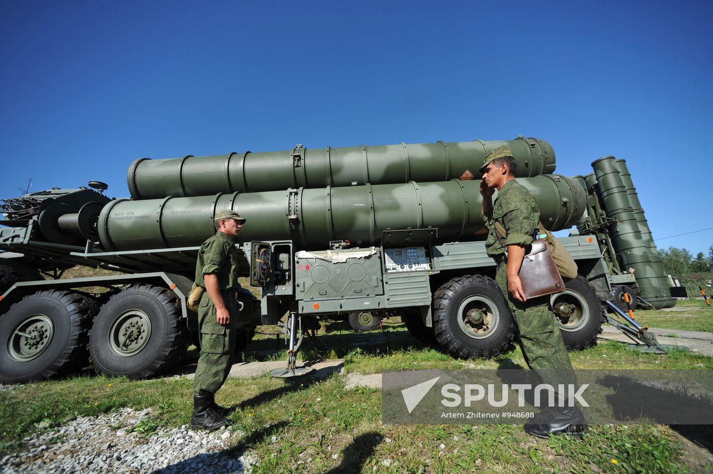 C-400 "Triumph" missiles protect air lines of Moscow