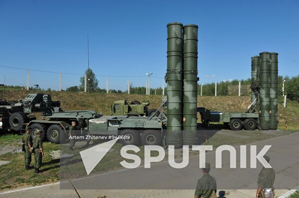 C-400 "Triumph" missiles protect air lines of Moscow