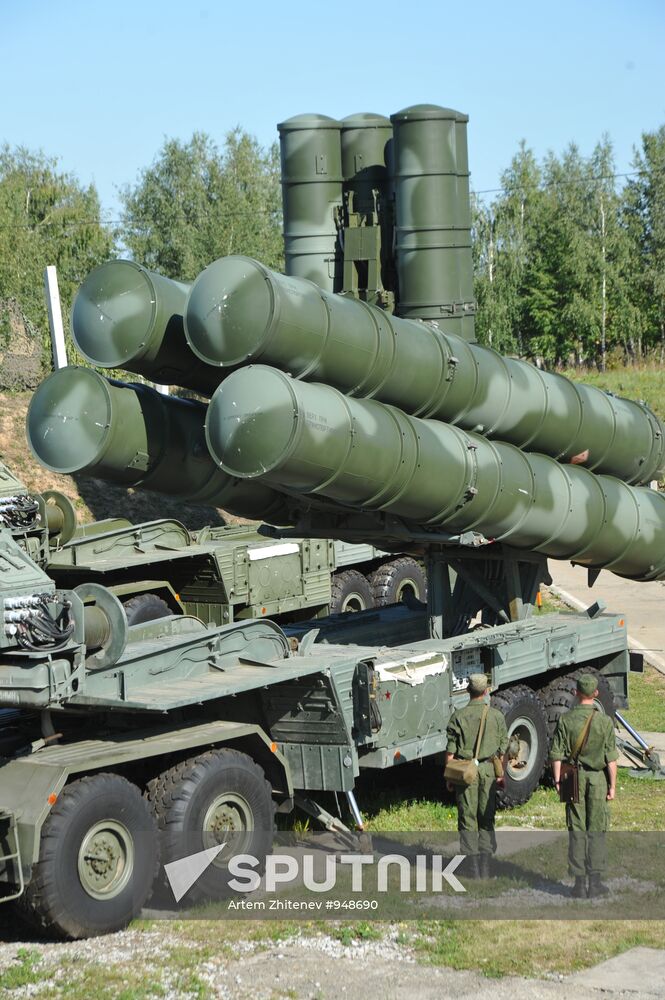 C-400 "Triumph" missiles protect air lines of Moscow