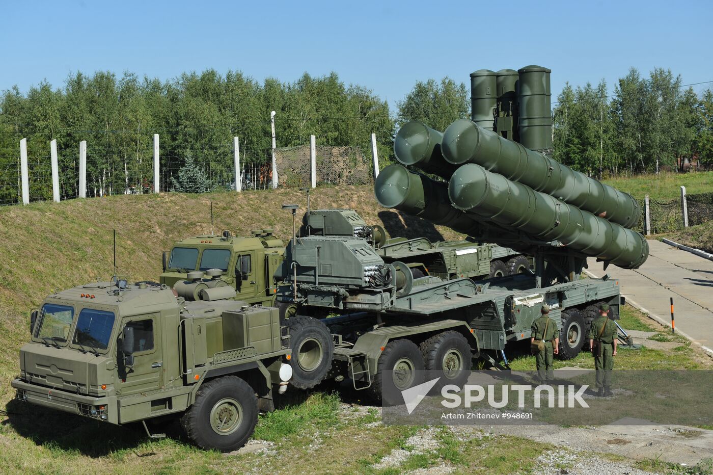 C-400 "Triumph" missiles protect air lines of Moscow