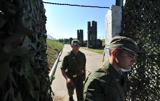 C-400 "Triumph" missiles protect air lines of Moscow
