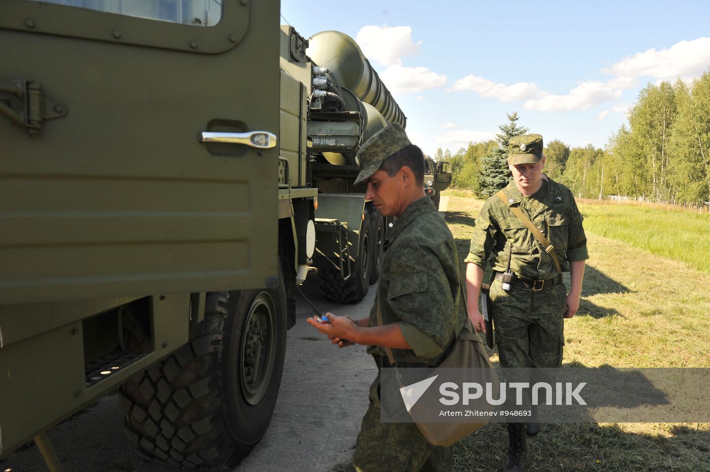 C-400 "Triumph" missiles protect air lines of Moscow