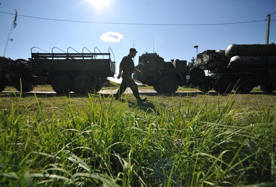 C-400 "Triumph" missiles protect air lines of Moscow