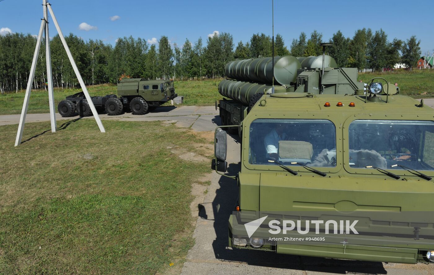 C-400 "Triumph" missiles protect air lines of Moscow