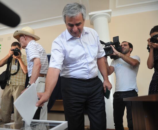 Raul Khadzhimba