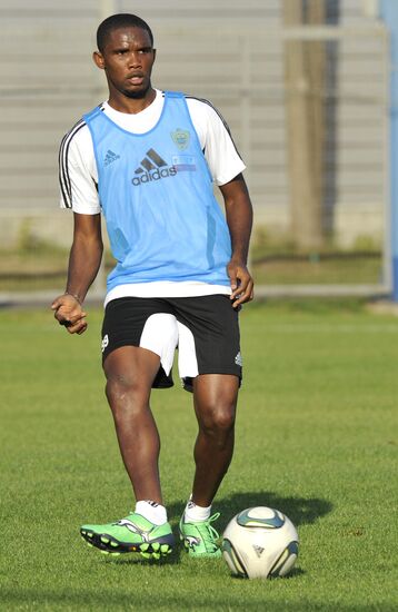 Football. New player Samuel Eto'o trains with FC Anji