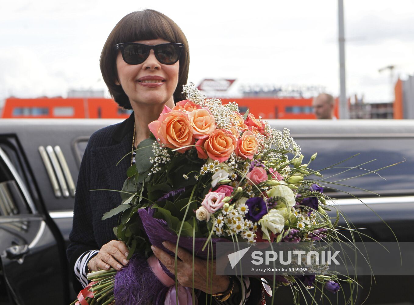Mireille Mathieu arrives at Sheremetyevo airport