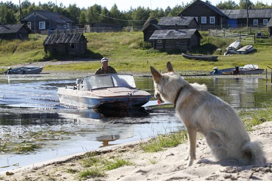 "Mail of Russia" postman makes his rounds in the village