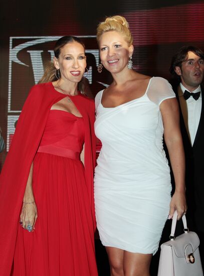 Sarah Jessica Parker and Yekaterina Odintsova