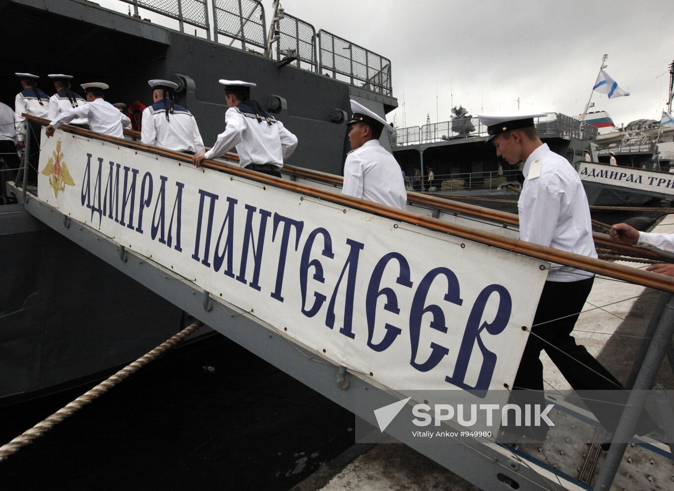 Unit of warships leave Vladivostok for Gulf of Aden