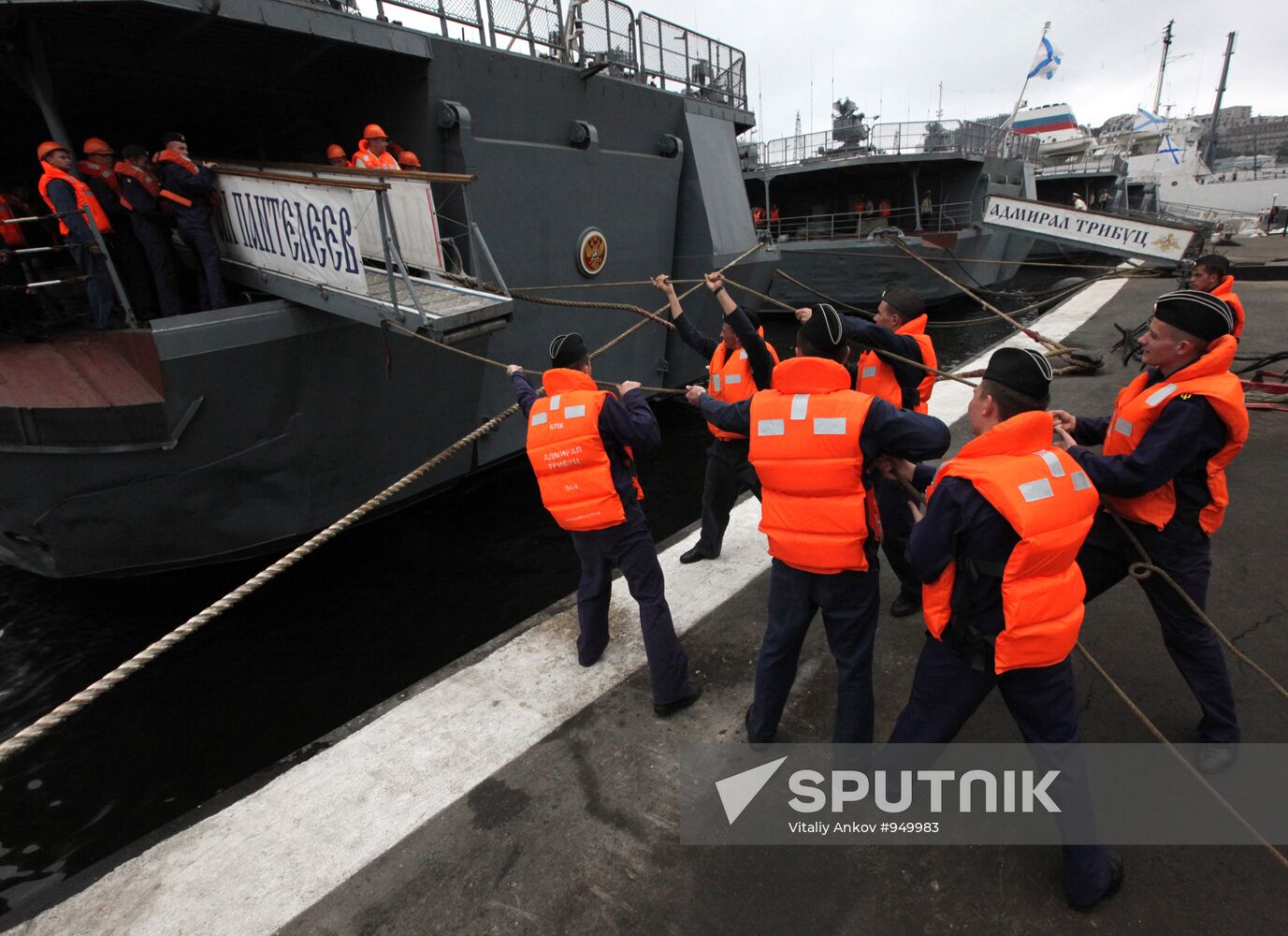 Unit of warships leave Vladivostok for Gulf of Aden