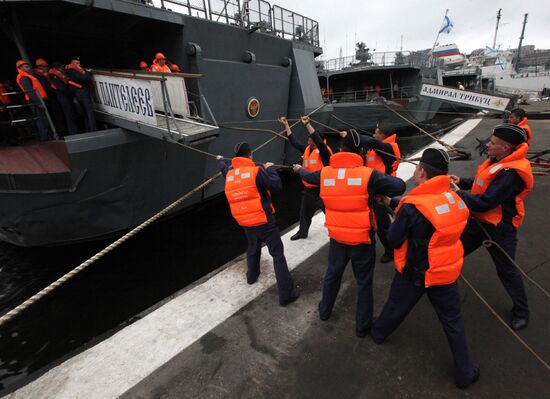 Unit of warships leave Vladivostok for Gulf of Aden