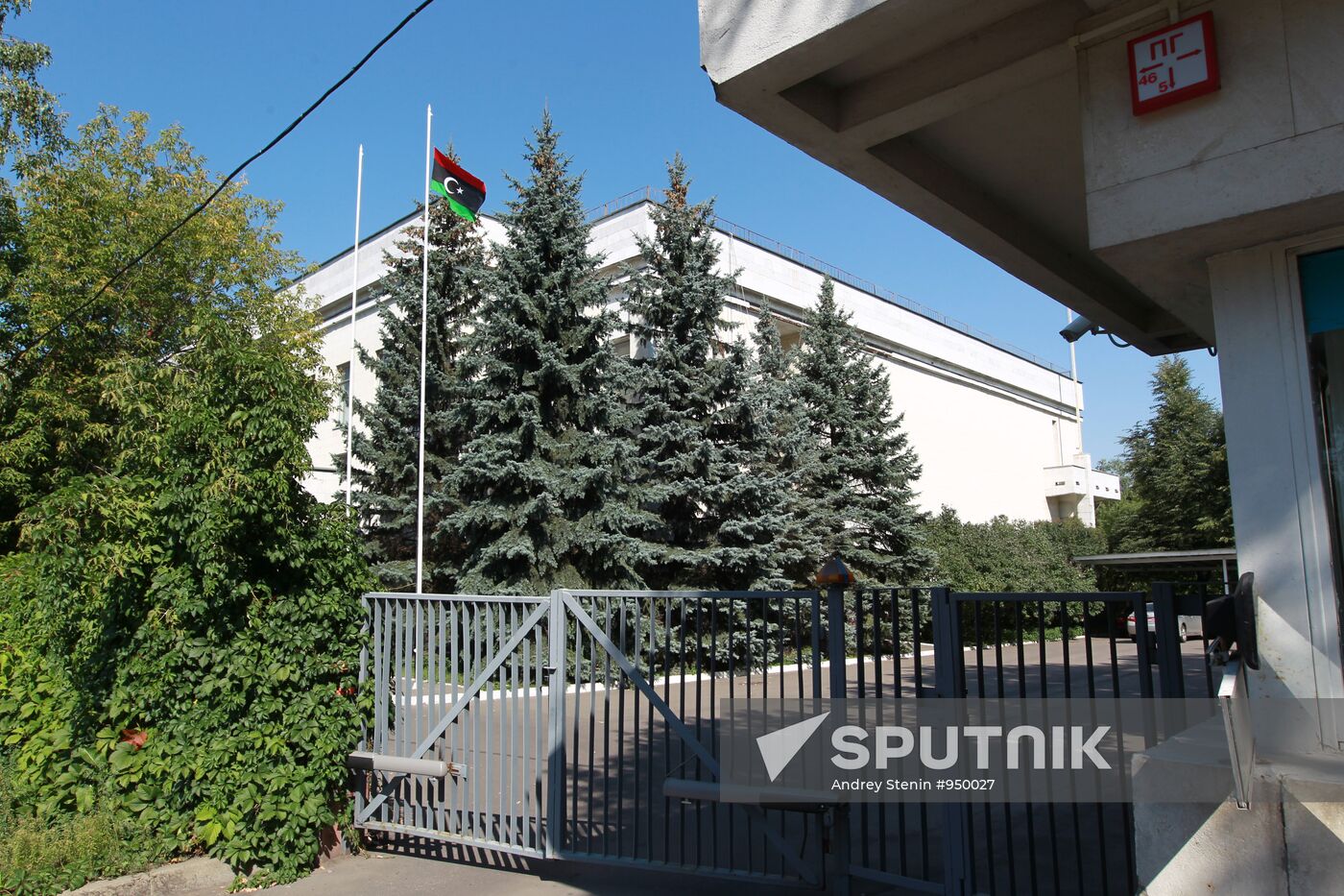 Rebels' flag hoisted over Libyan embassy in Moscow
