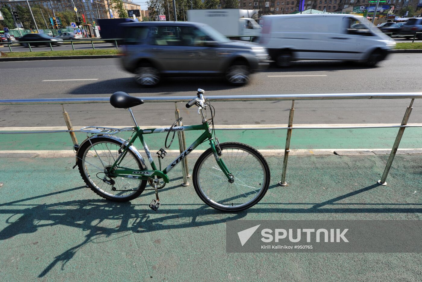 Dedicated lane for cyclists in Metro area of Moscow University