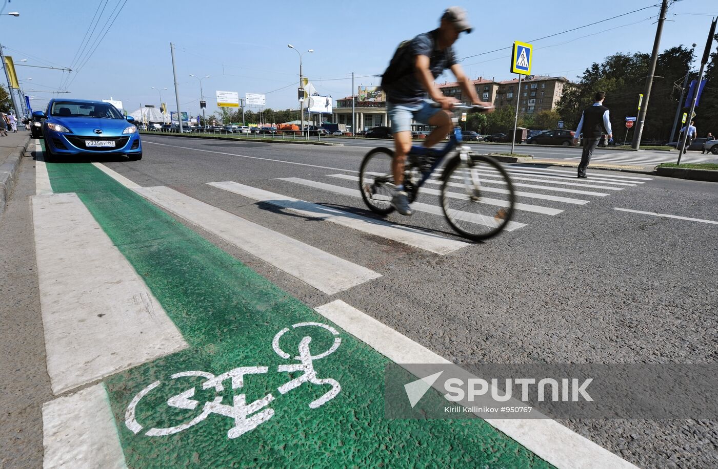 Dedicated lane for cyclists in Metro area of Moscow University