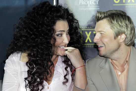 Lena Lenina presents "People's Artist" awards