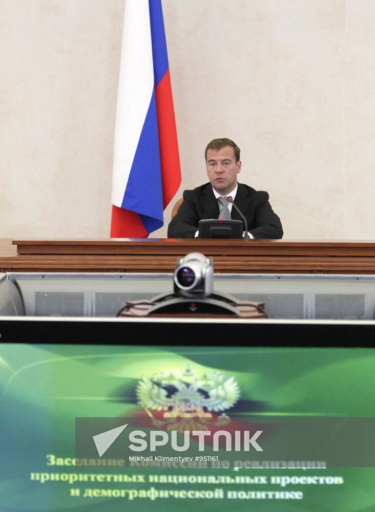 Dmitry Medvedev chairs meeting of national projects commission