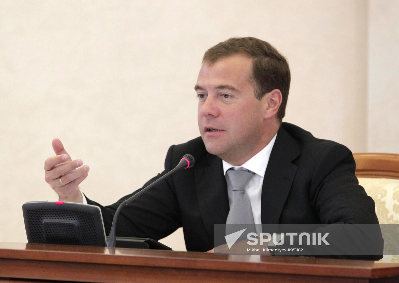 Dmitry Medvedev chairs meeting of national projects commission