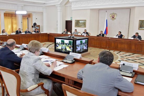 Dmitry Medvedev chairs meeting of national projects commission