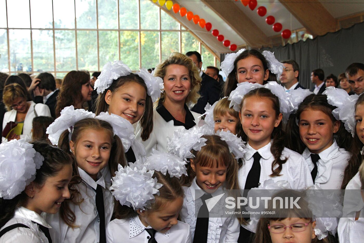 Svetlana Medvedev visits Moscow gymnasium