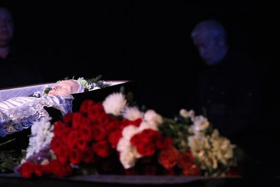 People pay last respects to actress Iya Savvina