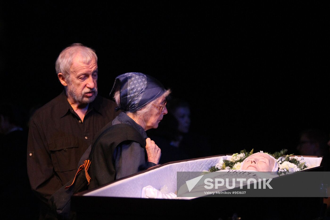 People pay last respects to actress Iya Savvina
