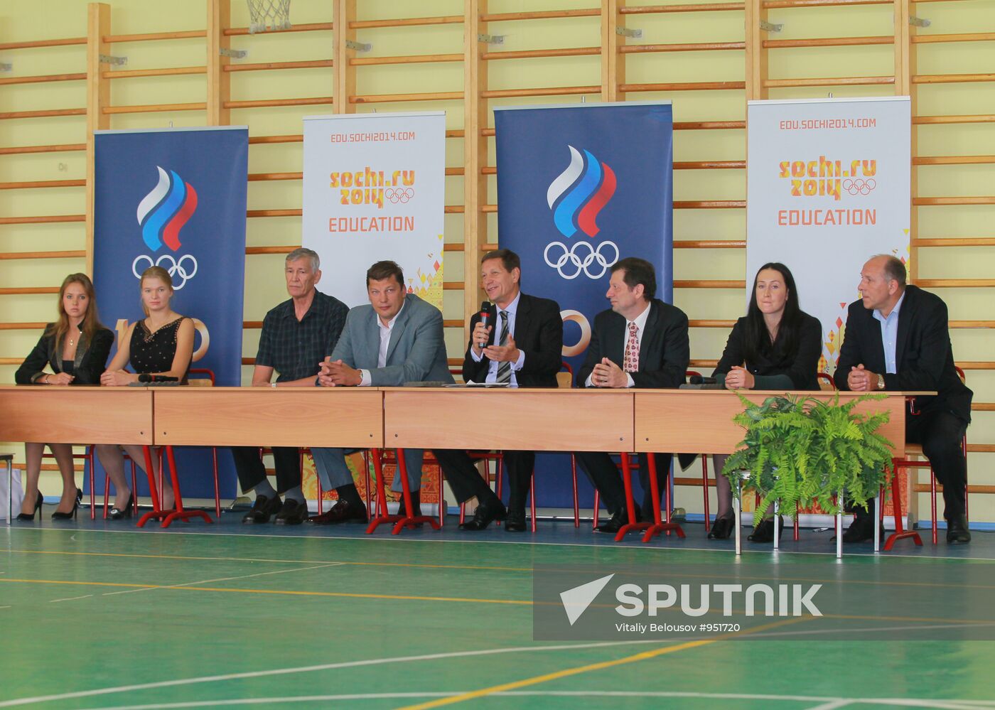 Olympic lesson by Alexander Zhukov in Moscow school