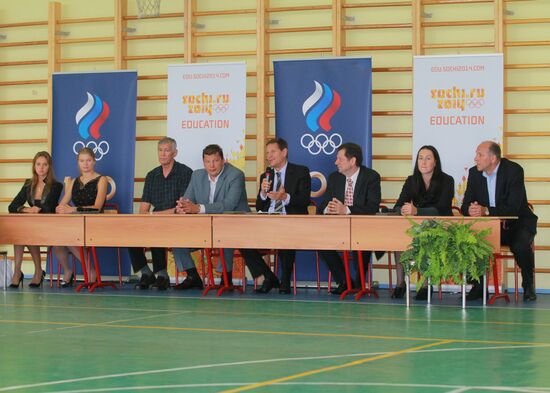 Olympic lesson by Alexander Zhukov in Moscow school