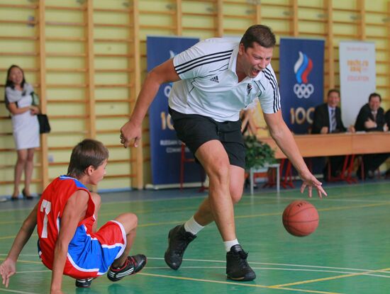 Olympic lesson by Alexander Zhukov in Moscow school