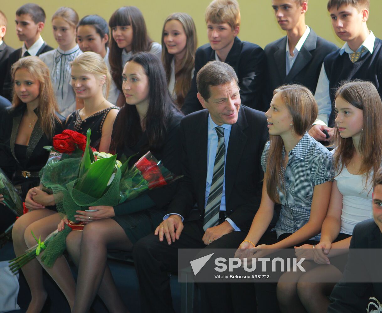 Olympic lesson by Alexander Zhukov in Moscow school
