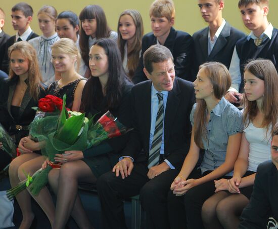 Olympic lesson by Alexander Zhukov in Moscow school