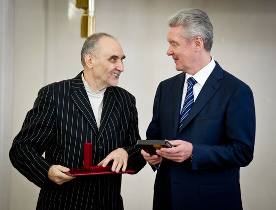 Moscow Mayor hands out awards in literature and art