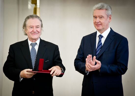 Moscow Mayor hands out awards in literature and art